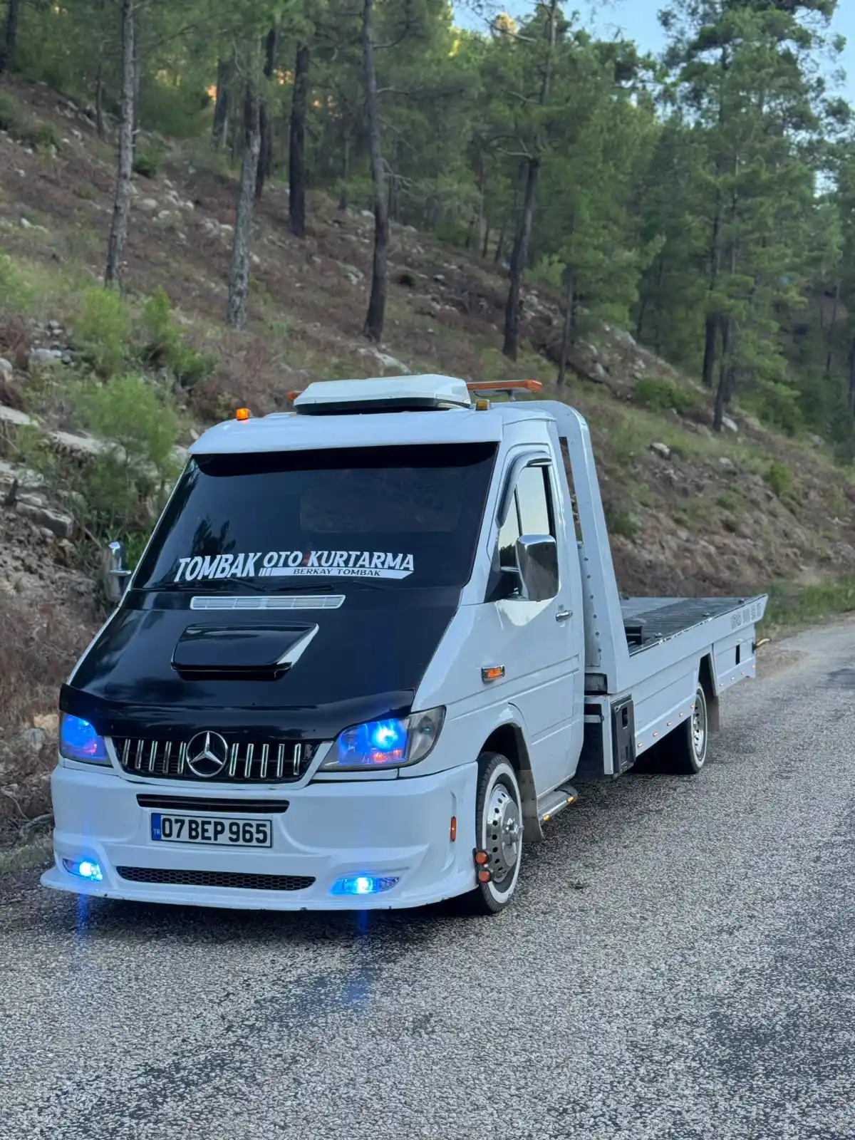 Tombak Oto Kurtarma'nın sıfır zeminli oto çekici aracı